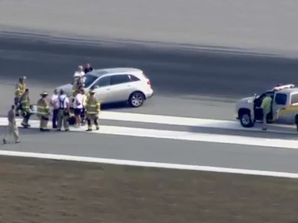 بالفيديو .. الهبوط اضطراريًا بعد فقد عجلة الطائرة