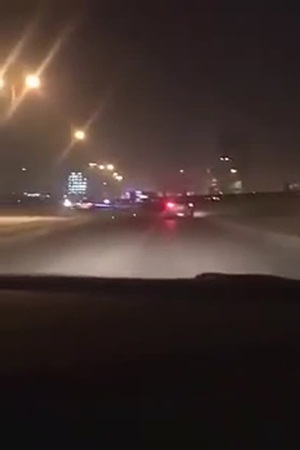 بالفيديو .. انقلاب سيارة في الرياض بسبب تهور السائق