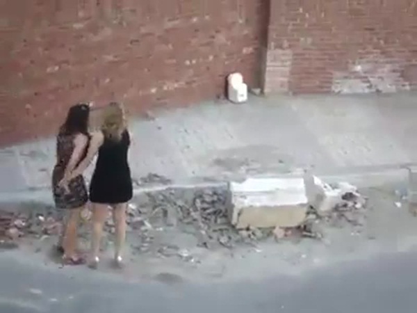 بالفيديو .. تشتعل النيران في سيارتها بعد شرائها بأربعة أيام