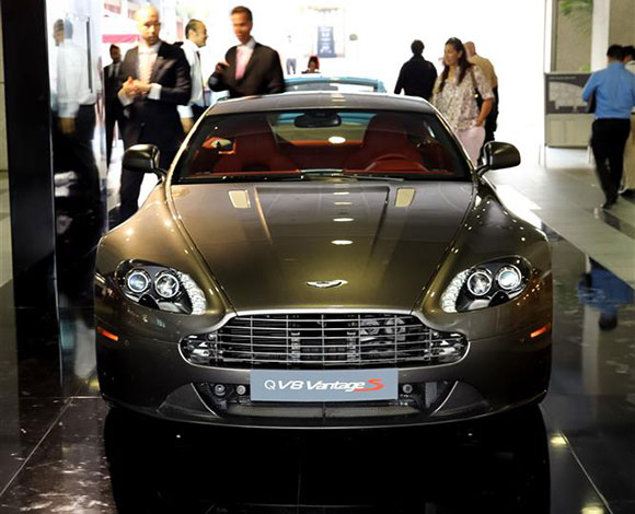 Motor Village يجمع السيارات الفارهة في دبي