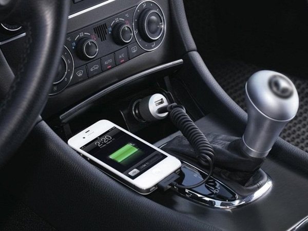 لهذا السبب التافه احترقت سيارته .. فتجنبوا هذا الأمر .. فيديو