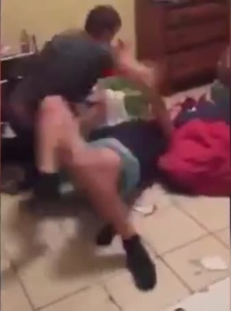 ضبط زوجته مع عشيقها .. فماذا فعل به .. فيديو