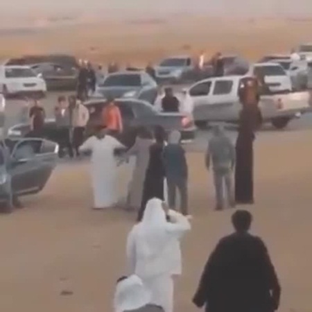 شاهد ماذا فعل هذا المفحط وهو يحمل رشاشًا