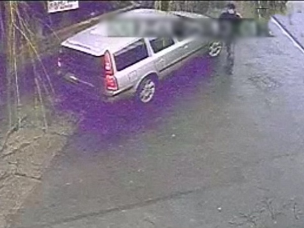 سرق سيارة .. ليفاجأ بوجود طفل داخلها .. شاهد ماذا فعل