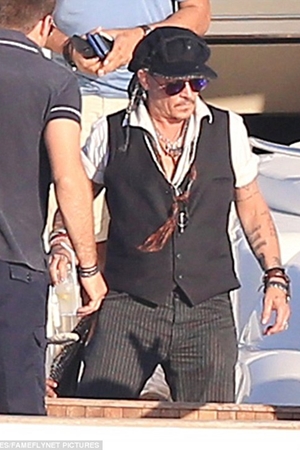 أمير سعودي يهدي يخته شديد الفخامة للمثل العالمي جوني ديب كي يتنزه به