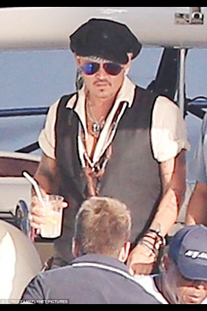 أمير سعودي يهدي يخته شديد الفخامة للمثل العالمي جوني ديب كي يتنزه به