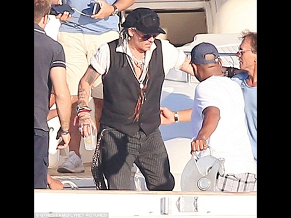 أمير سعودي يهدي يخته شديد الفخامة للمثل العالمي جوني ديب كي يتنزه به