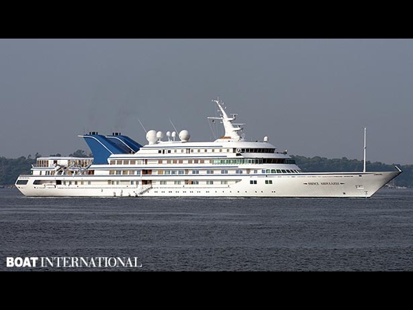 أمير سعودي يهدي يخته شديد الفخامة للمثل العالمي جوني ديب كي يتنزه به