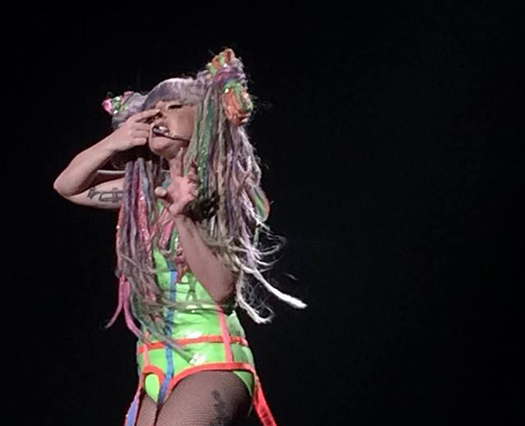 "Lady Gaga" تفتتح جولتها العالمية من دبي  