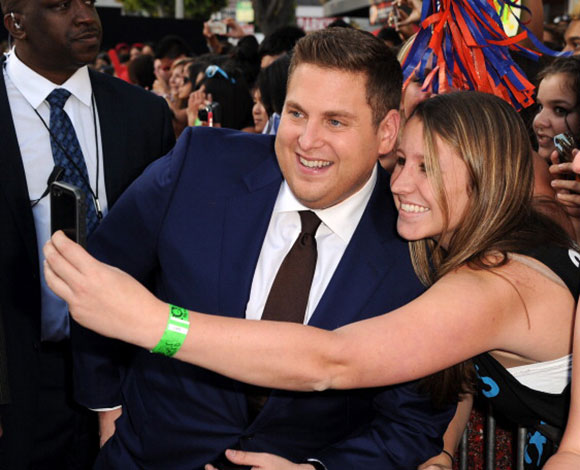 اليك اجمل صور المشاهير وهي تلتقط صور Selfie لهذا العام