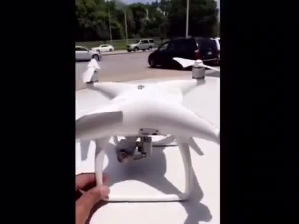 مقيم سعودي بأمريكا يعيد مروحية صغير إلى صاحبها الأمريكي