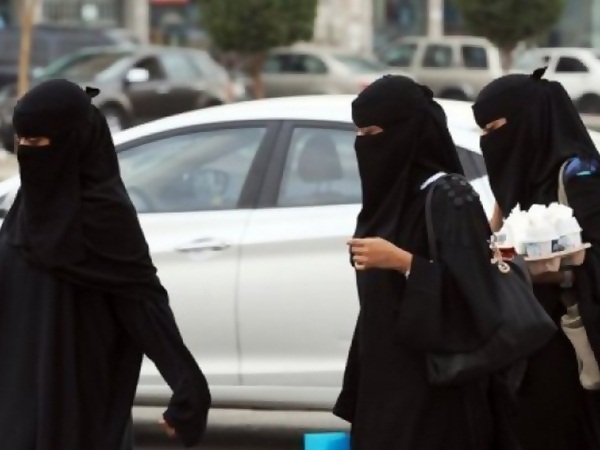 يقتل زوجته وينتحر .. بعد أن يتصل بالشرطة