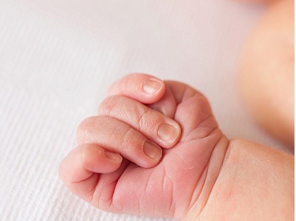 صورة كف رضيع تثير رواد مواقع التواصل الاجتماعي