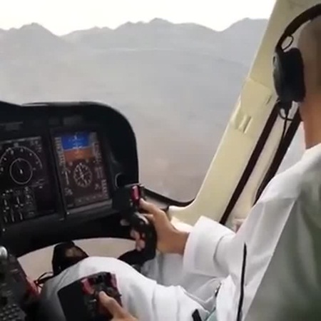 الشيخ محمد بن زايد آل نهيان يتفقد أبو ظبي في مروحية