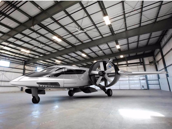 تخيل أن تحتفظ بطائرتك الخاصة في باحتك الخلفية .. هذا الحلم أصبح سهل المنال