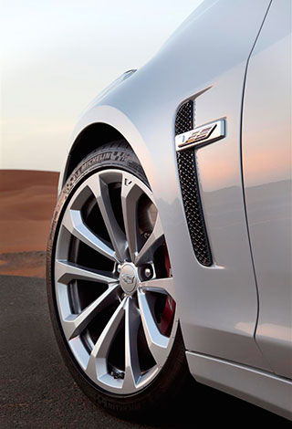 كاديلاك CTS-V 2016 قدرات حقيقية للقيادة ضمن الحلبات