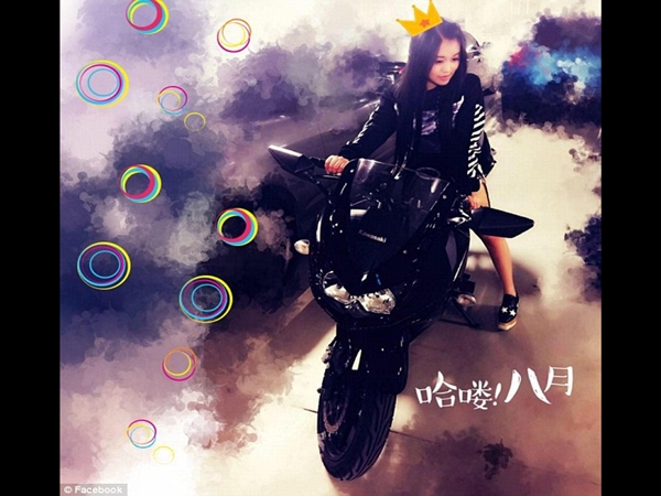 طالبة ماليزية معرضة لعقوبة السجن بعد إنفاقها الملايين عن طريق الخطأ