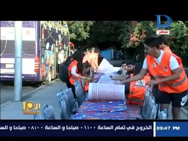 أوتوبيس العزومة .. مائدة رحمن متنقلة برعاية بنك الطعام المصري