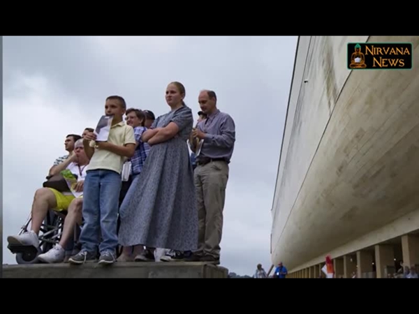 سفينة نوح تستقبل آلاف الزوار يوميًا