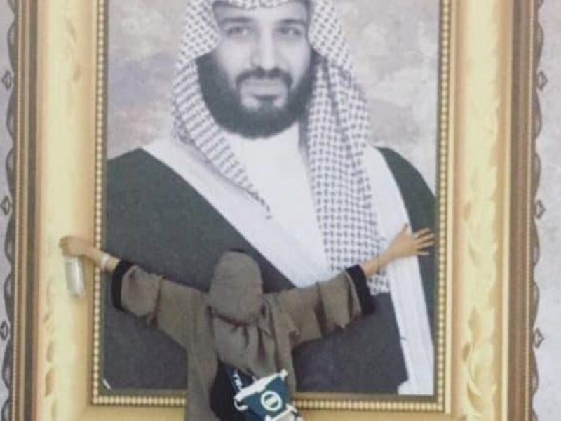 لأول مرة.."صاحبة الصورة" الأكثر انتشارًا في المملكة تكشف سبب التقاطها