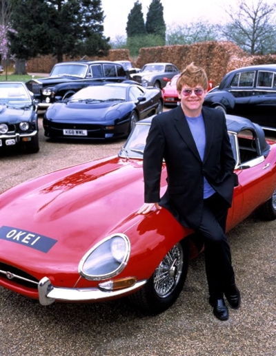 بالصور..طرح سيارة السير ألتون جون للبيع بهذا المبلغ