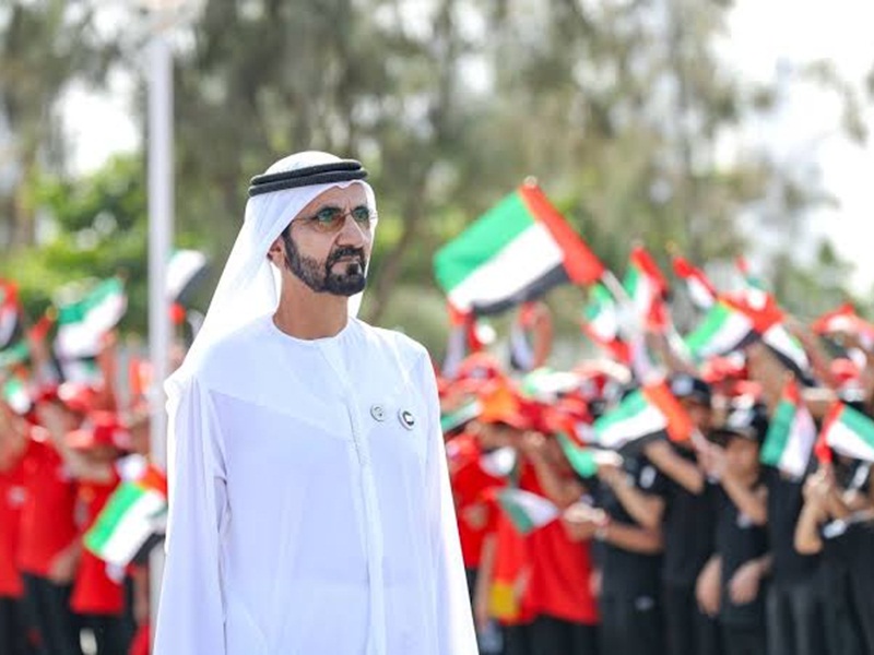 فيديو يوثق لحظة رفع محمد بن راشد لعَلَم الإمارات في ساحة "برج خليفة"