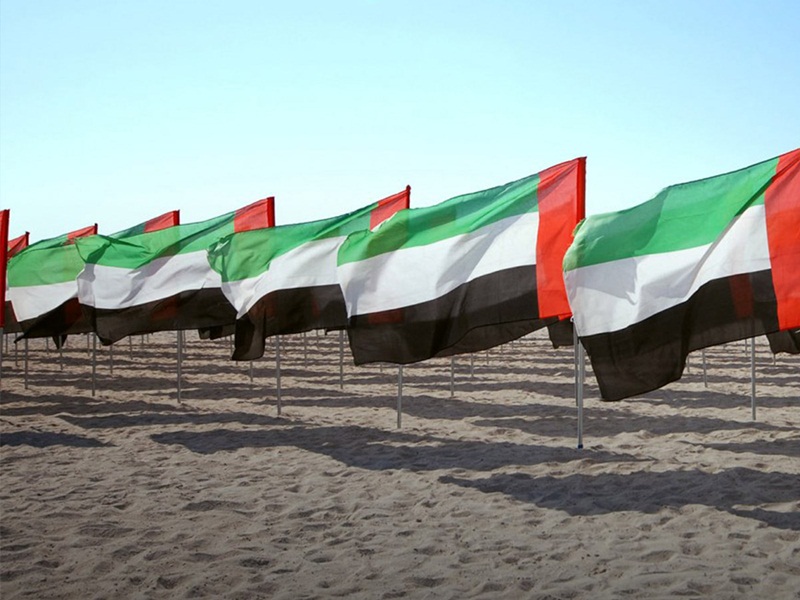 مواطن يحتفل باليوم الوطني للإمارات برحلة  في أرجاء الدولة مشياً على الأقدام