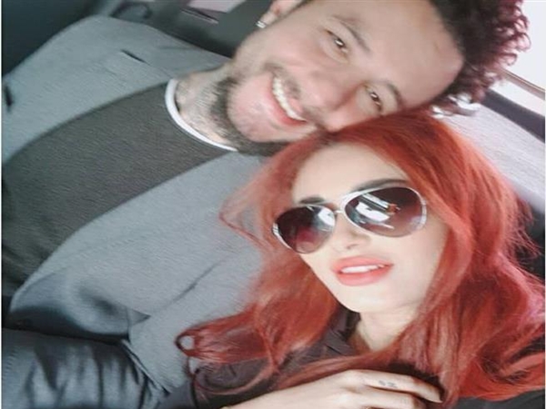 اضغط لمشاهدة الصور: سخرية واسعة من أحمد الفيشاوي بسبب صورة لزوجته!