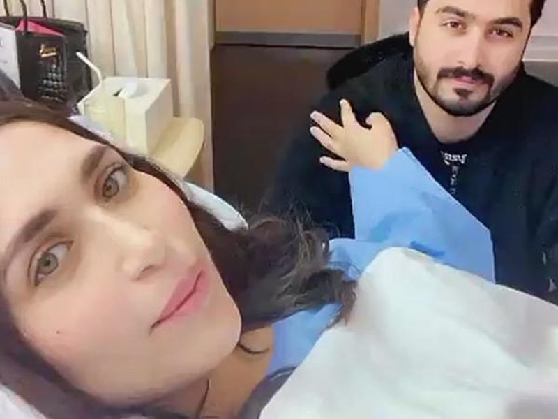 اضغط لمشاهدة الفيديو: هل اشترت الدكتورة خلود عربات مرصعة بالماس لأطفالها؟!