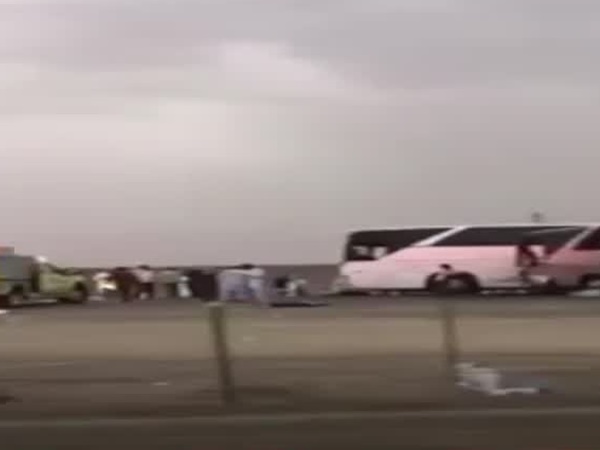 بالفيديو .. حادث مروري مروع بالمملكة والضحايا أكثر من 150 شخص