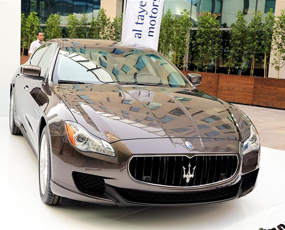 Motor Village يجمع السيارات الفارهة في دبي