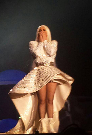 "Lady Gaga" تفتتح جولتها العالمية من دبي  