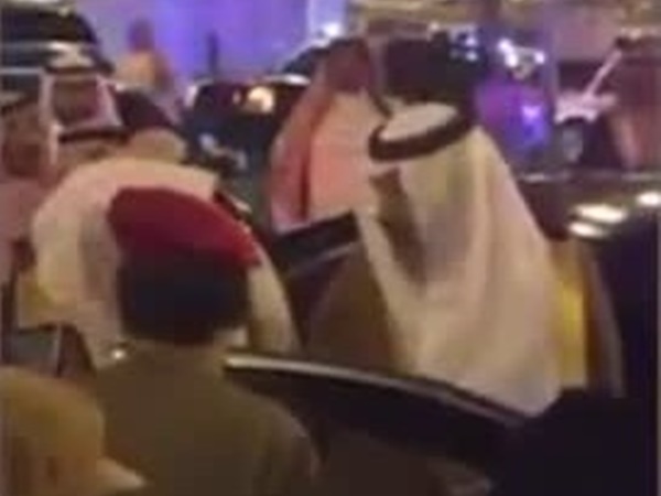 أمير حائل يفك كرب مسجون بدين يبلغ 225 ألف ريال .. فيديو