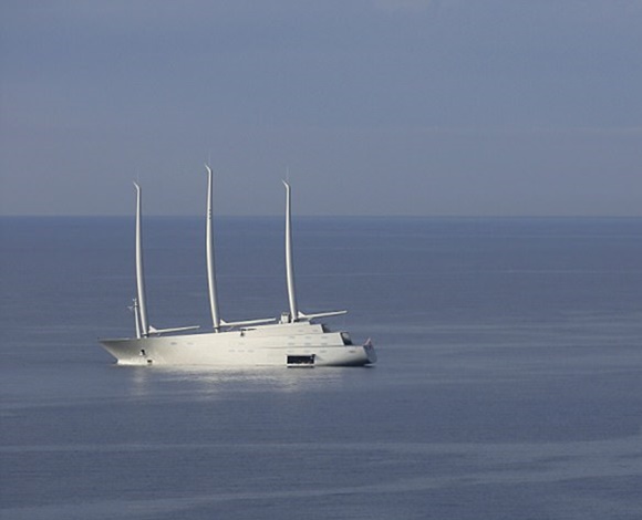 نظرة على اليختين العملاقين Motor yacht A  وSailing yacht A