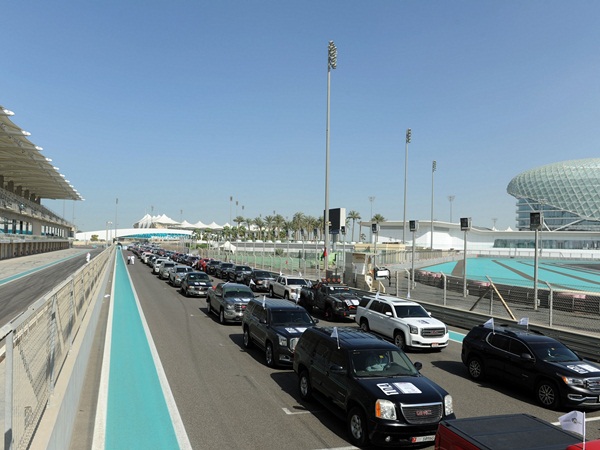 بالتعاون مع ’شرطة أبوظبي‘: ’جي إم سي‘ تسجّل رقماً قياسياً عالمياً جديداً في غينيس للأرقام القياسية