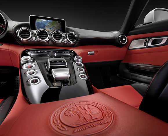 مرسيدس تكشف عن دواخل سيارتها الكوبيه الجديدة AMG GT
