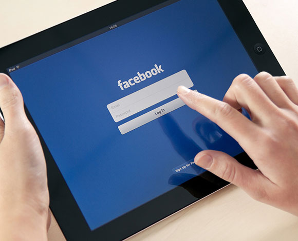 90 في المئة من مستخدمي الإنترنت في الشرق الأوسط يستخدمون "فايسبوك"