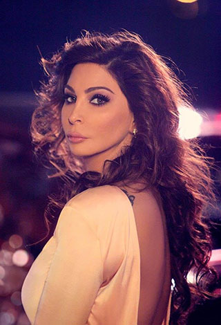 إليسا تنشر صورة "سيلفي" في السرير  