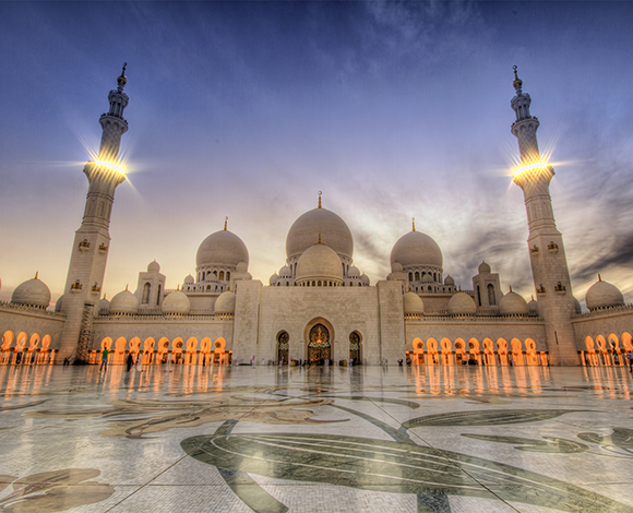 مركز جامع الشيخ زايد الكبير ثاني أفضل مزار في العالم