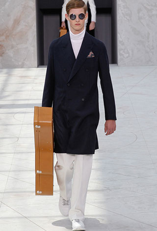 Volez, Voguez, Voyagez مع مجموعة Louis Vuitton الجديدة