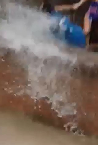 بالفيديو: أسوأ تحديات دلو الثلج Ice Bucket Challenge