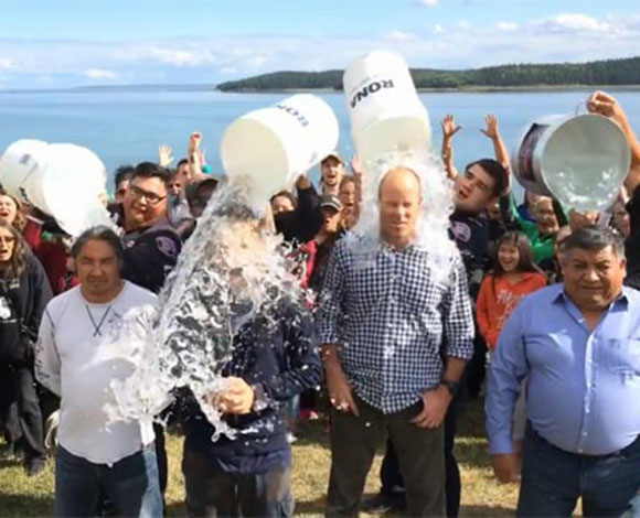 بالفيديو: ليوناردو دي كابريو يتبرّع بـ100 ألف دولار بعد تحدّيه الـ Ice Bucket ! 