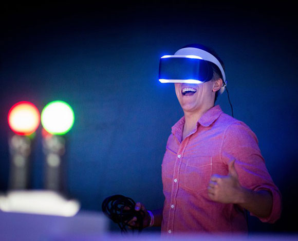 كل ما يجب أن تعرفه عن نظارة سامسونج Gear VR من أوكلوس 