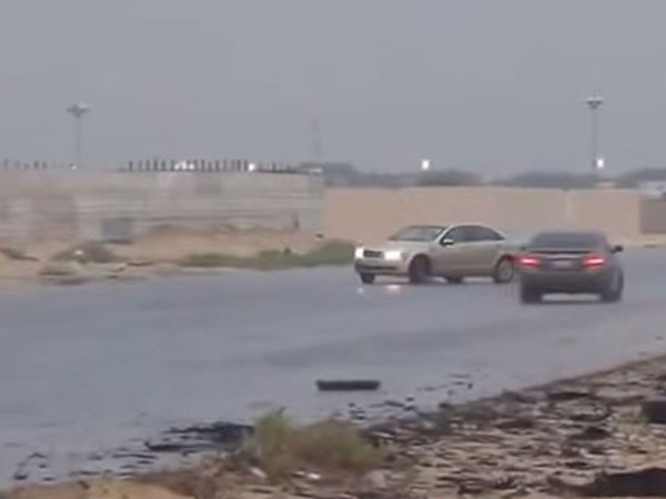 تفحيط كابرس في المطر... بالفيديو