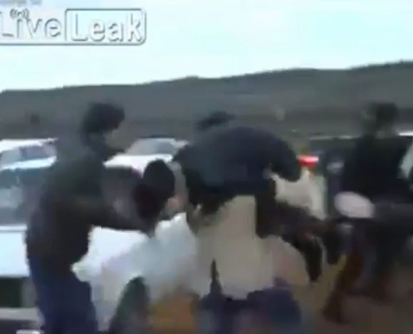 بالفيديو- شاب يخطف فتاة رقص معها أمام أعين أهلها