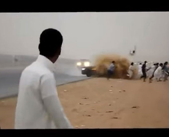 تفحيط كابرس عنيف يصطدم بأحد المتجمهرين “صغار السن”