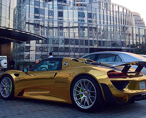 بورش 918 سبايدر اول سيارة يتم طلاؤها بالذهب والكروم في العالم