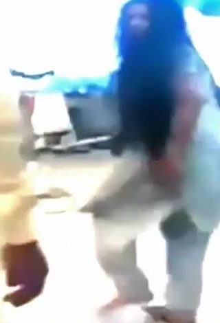 بالفيديو... رعب وصراخ في مطار الكويت