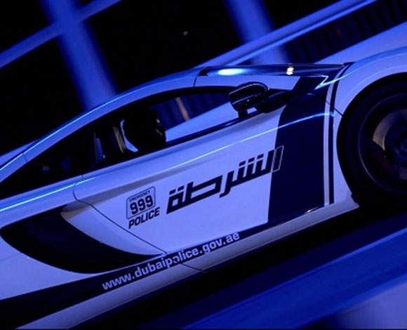عندما تستعرض شرطة دبي أسطول سياراتها... فخامة ورقي