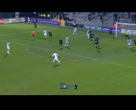 هدف رائع يسجله لاعب من ضربة ركنية... بالفيديو